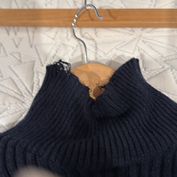Zara Distressed Cropped Sweater - Picture 4 of 9